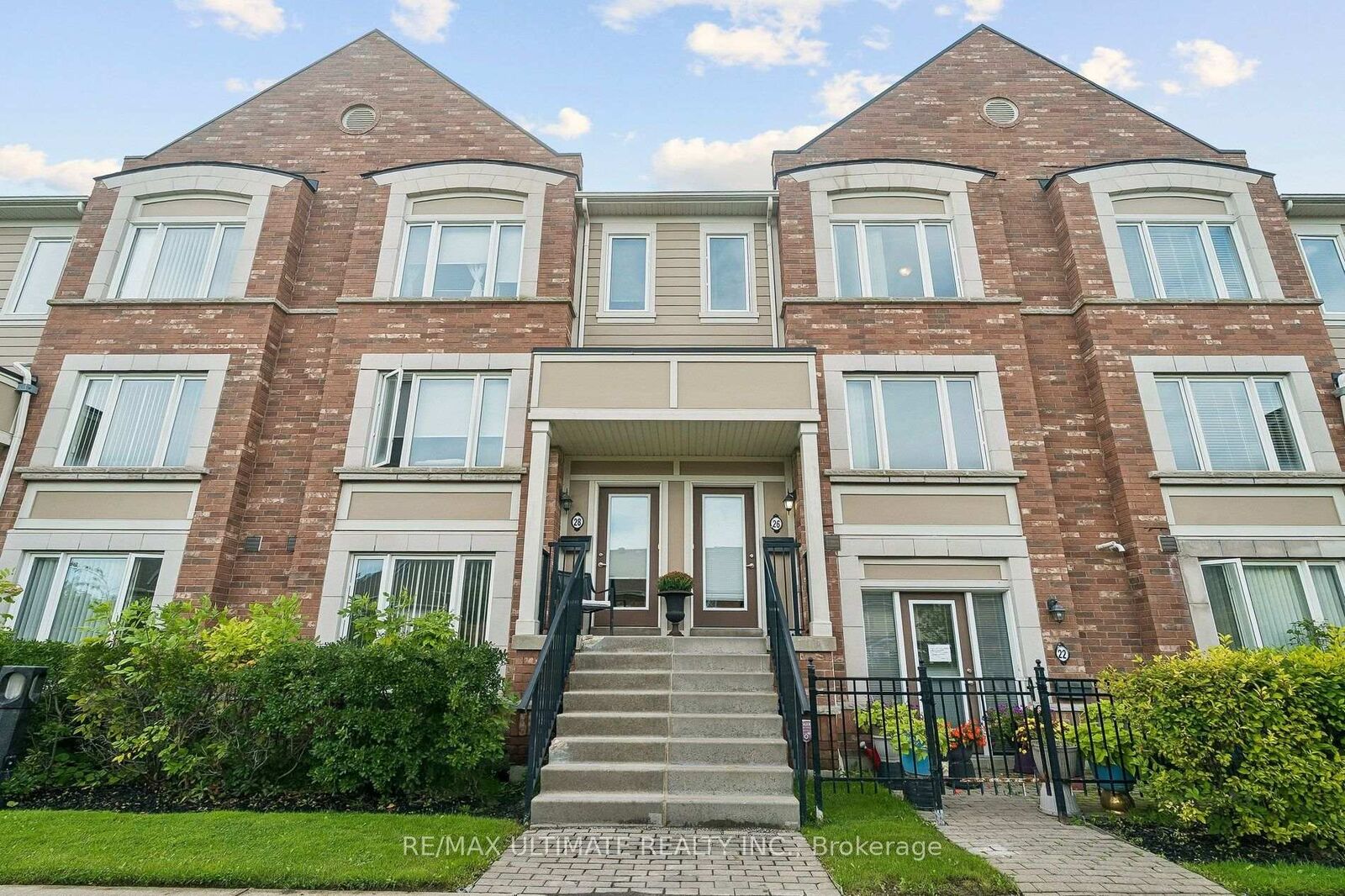 Property Photo:  26 Walter Dove Court  ON L4G 0S8 