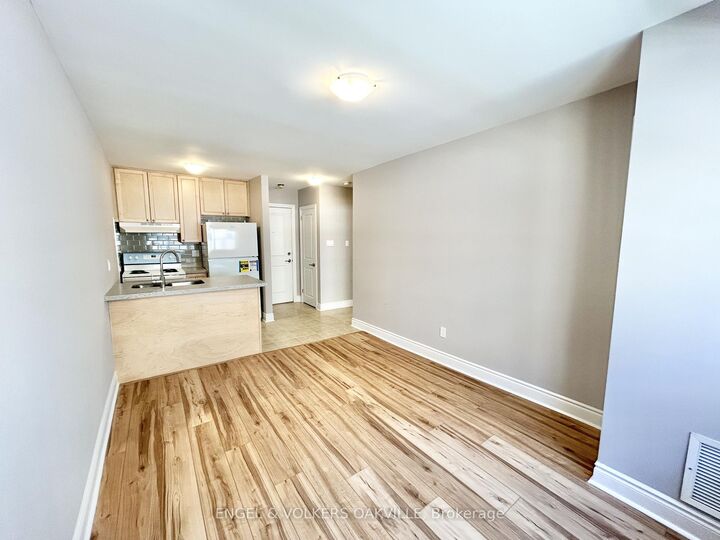 Property Photo:  11 Thirty Third Street 204  ON M8W 3G7 