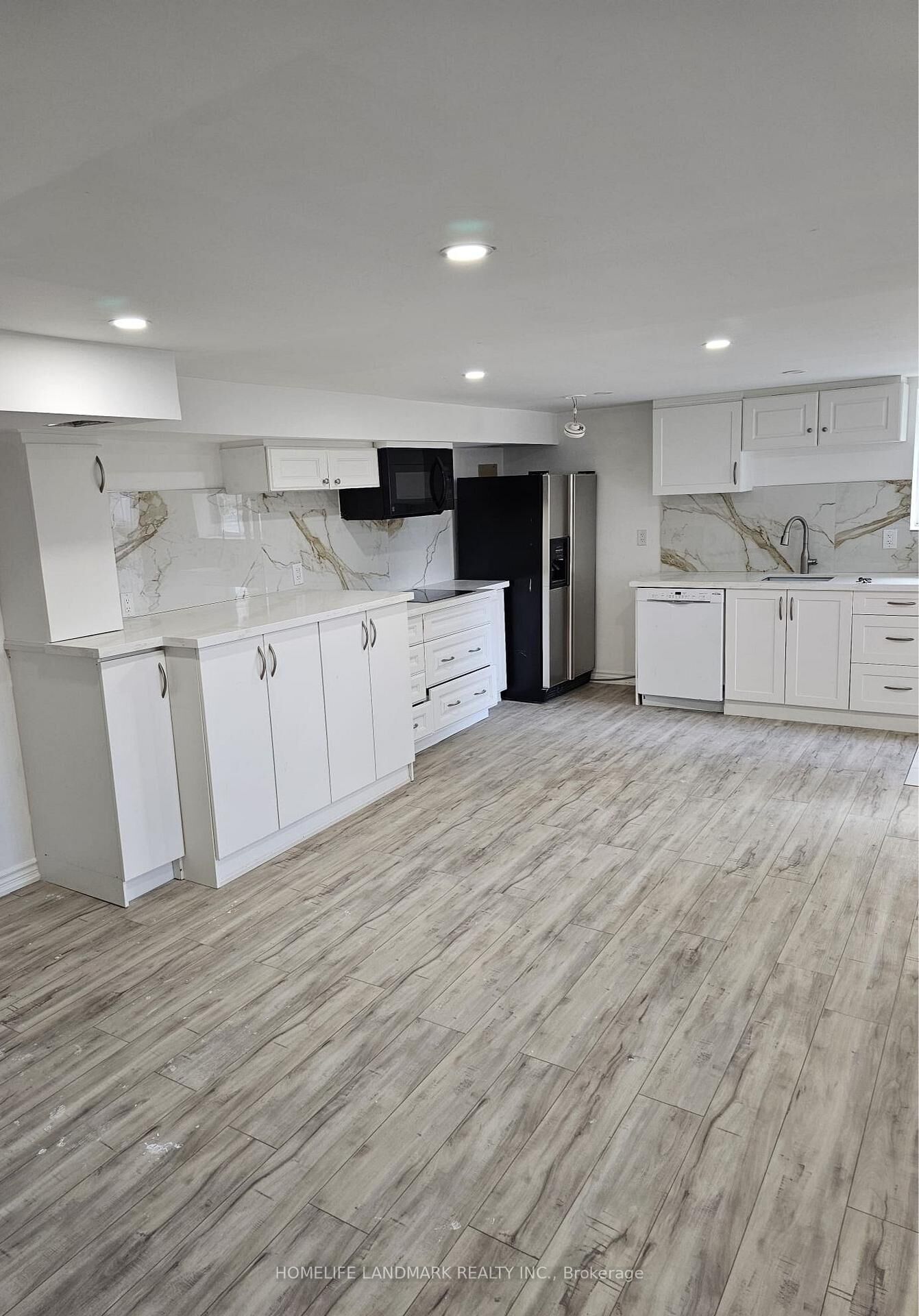 Property Photo:  165 Ellwood Drive W  ON L7E 4W5 
