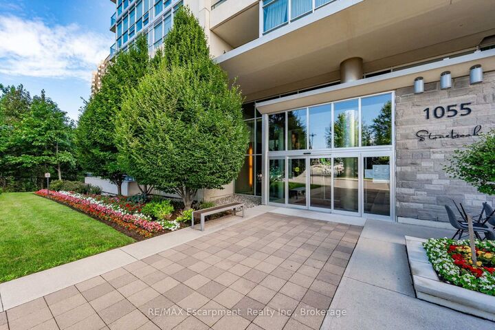 Property Photo:  1055 Southdown Road # 209  ON L5J 0A3 