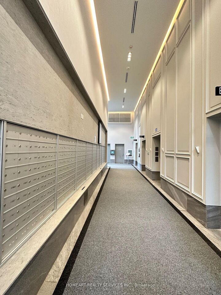 Property Photo:  3 Gloucester Street 3504  ON M4Y 0C6 