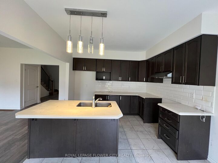 Property Photo:  6 Tarrison Street  ON N3V 0B1 