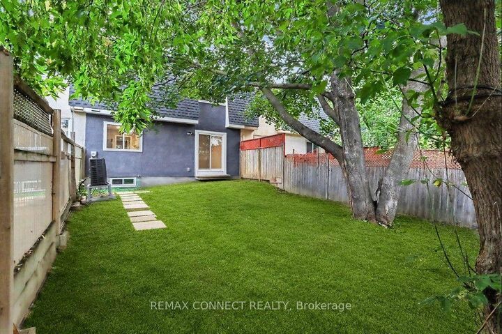 Property Photo:  43 Tybalt Crescent  ON K2H 8J6 