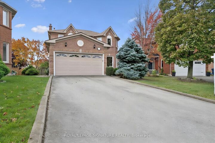 Property Photo:  4912 Roseglen Court  ON L5V 1K8 