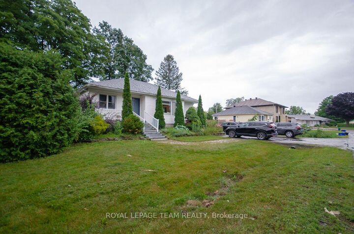 Property Photo: 114 Withrow Avenue ON K2G 2J7