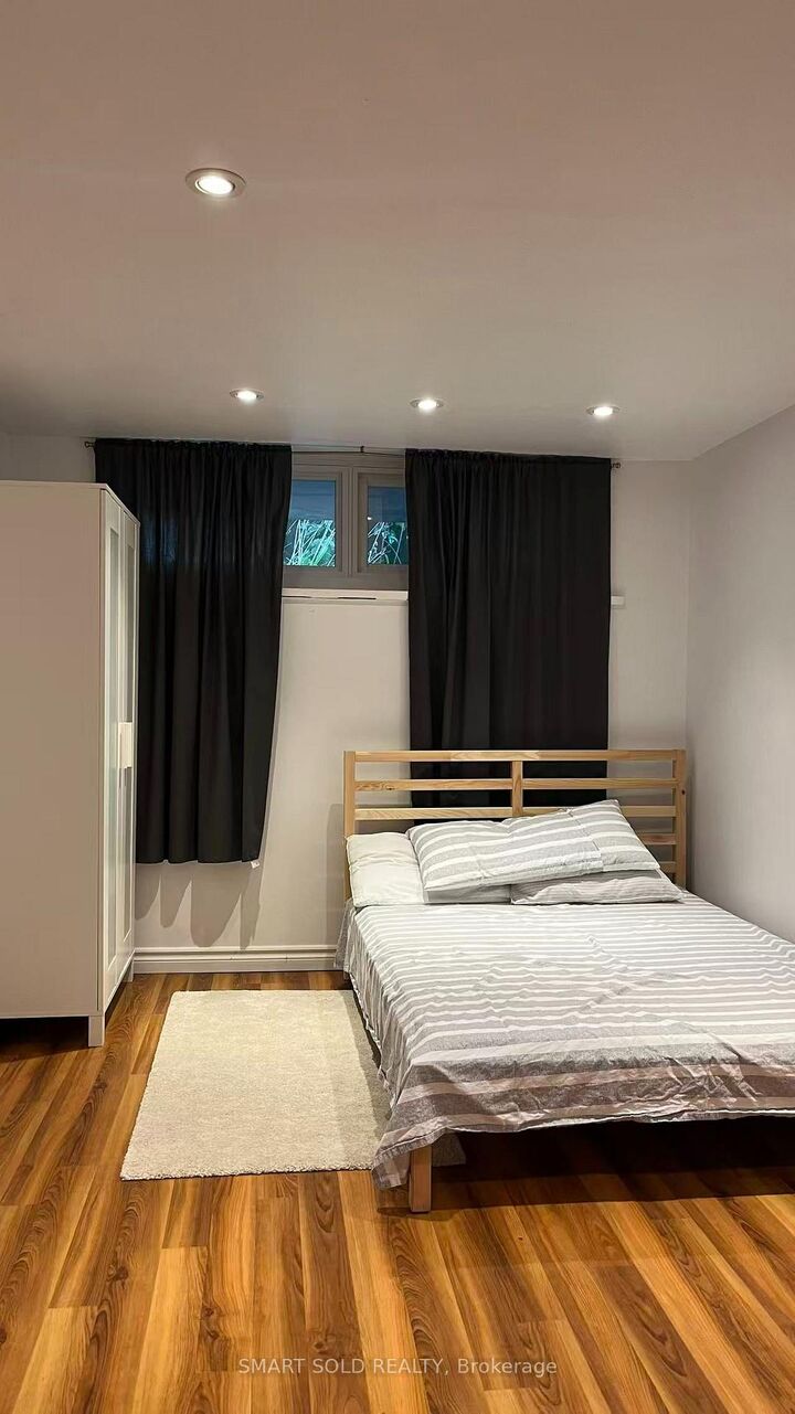 Property Photo:  Lower 232 Crawford Street  ON M6J 2V6 