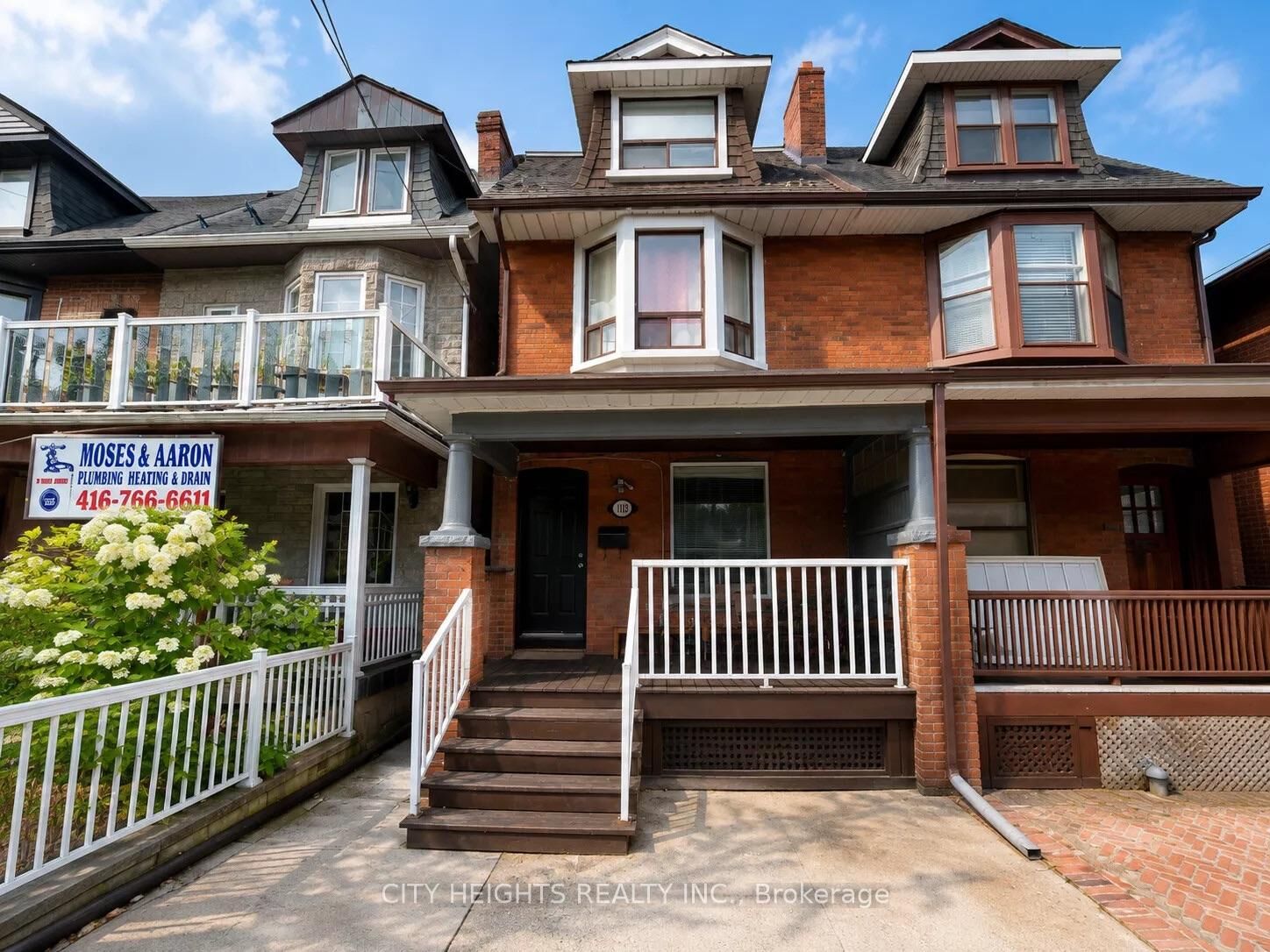 Property Photo:  1113 Davenport Road 4  ON M6G 2C3 
