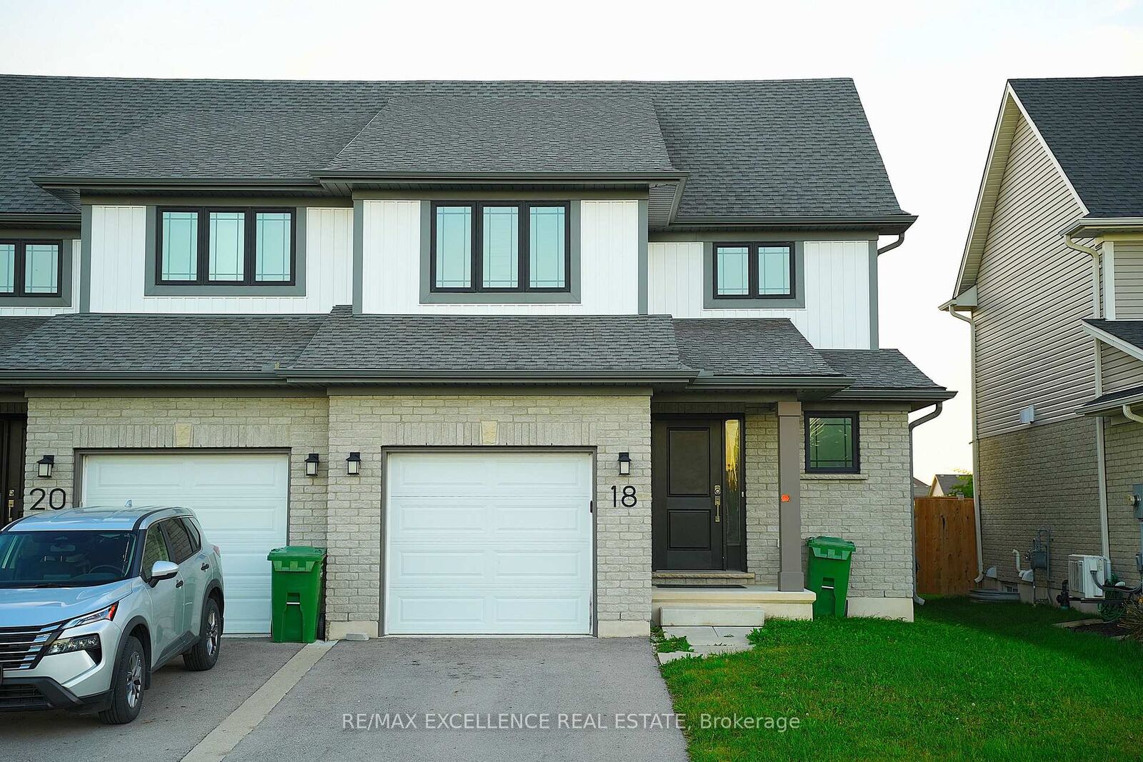 Property Photo:  18 Weir Crescent  ON N5R 0L7 