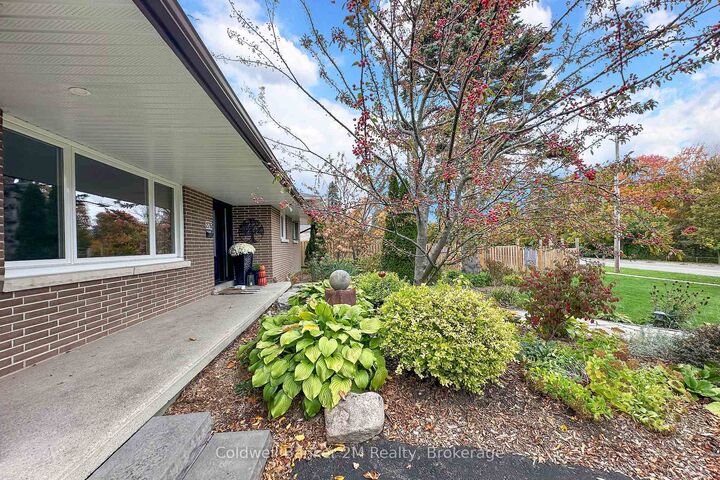 Property Photo:  276 Park Road N  ON L1G 4T1 
