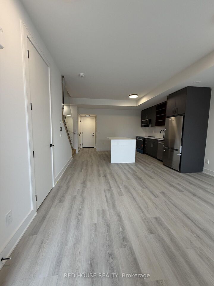 Property Photo:  282 Ellis Avenue  ON L2P 0G9 