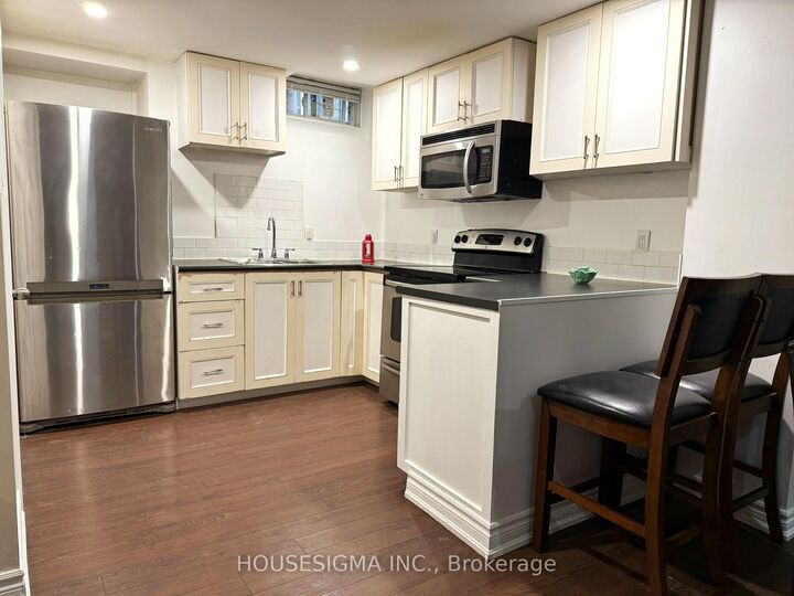 Property Photo:  16 Mendys Forest Street Lower  ON L4G 5A3 