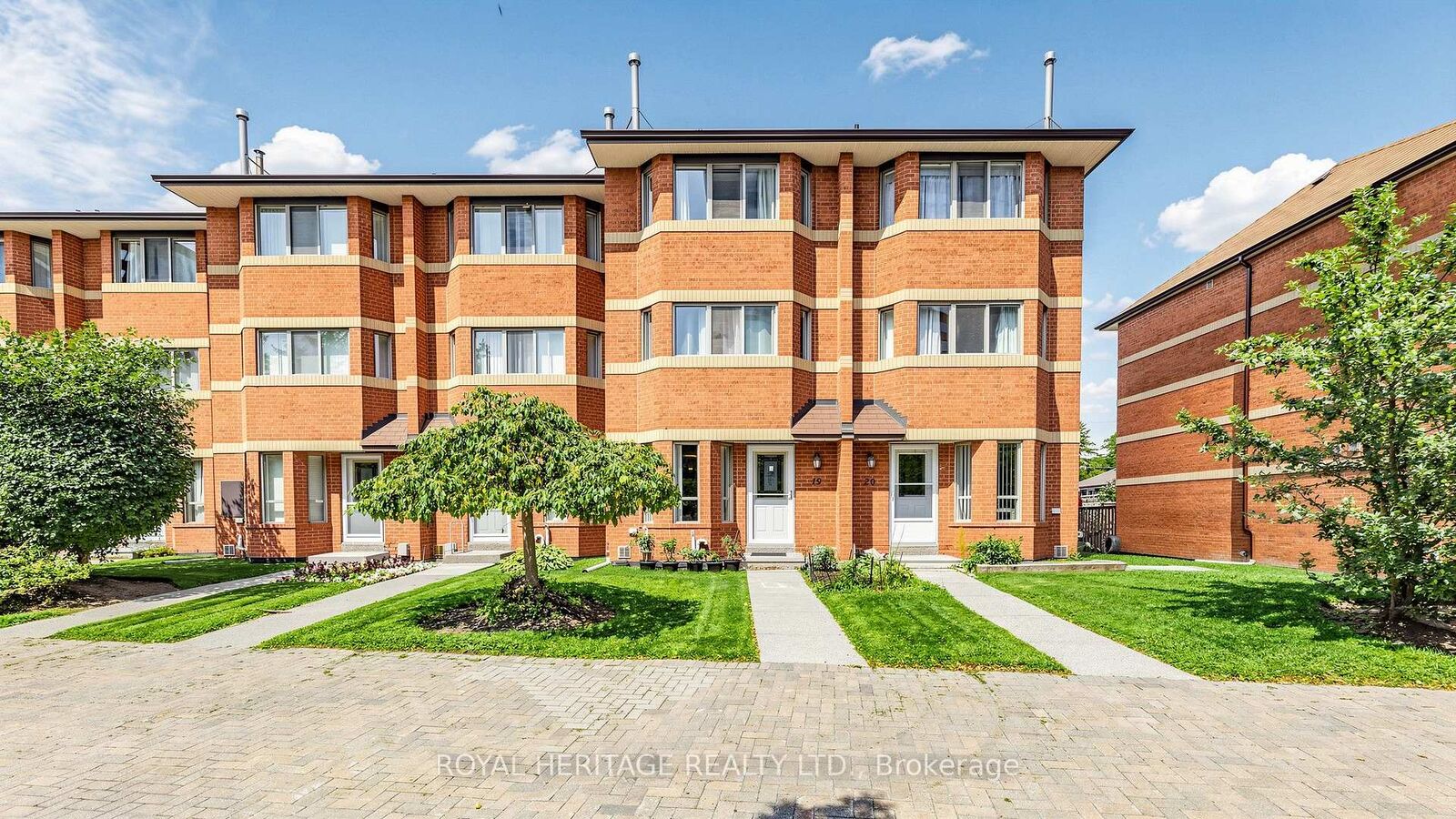 Property Photo:  2472 Eglinton Avenue E Th 19  ON M1K 5J9 