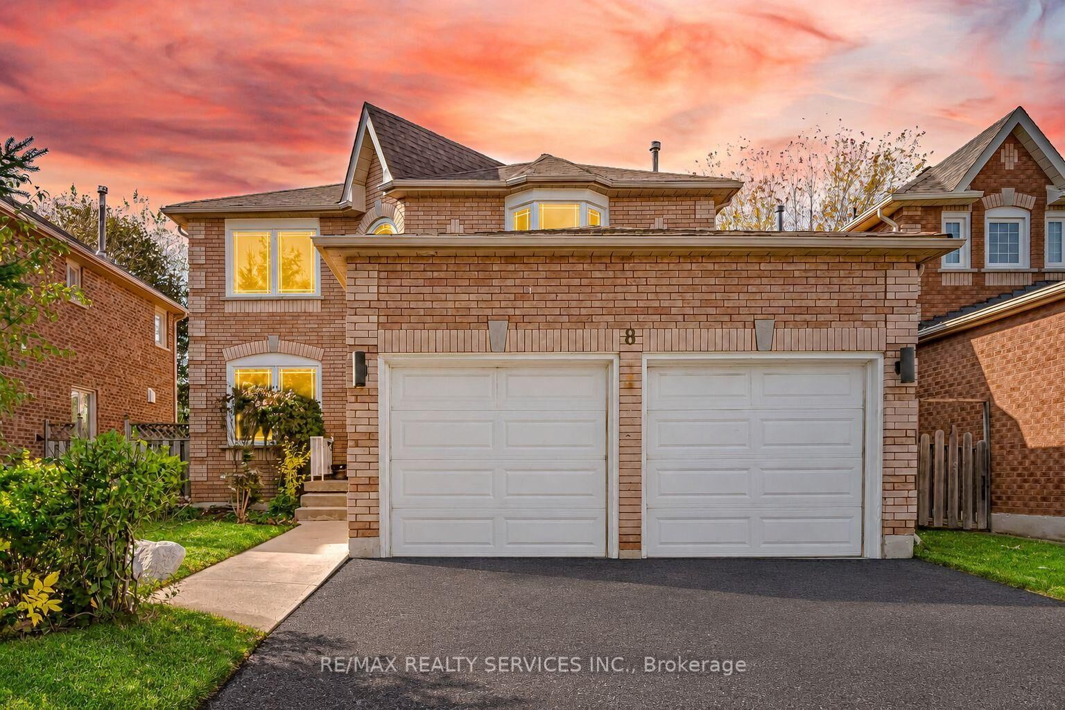 Property Photo:  8 Gardenia Way  ON L7C 1B2 