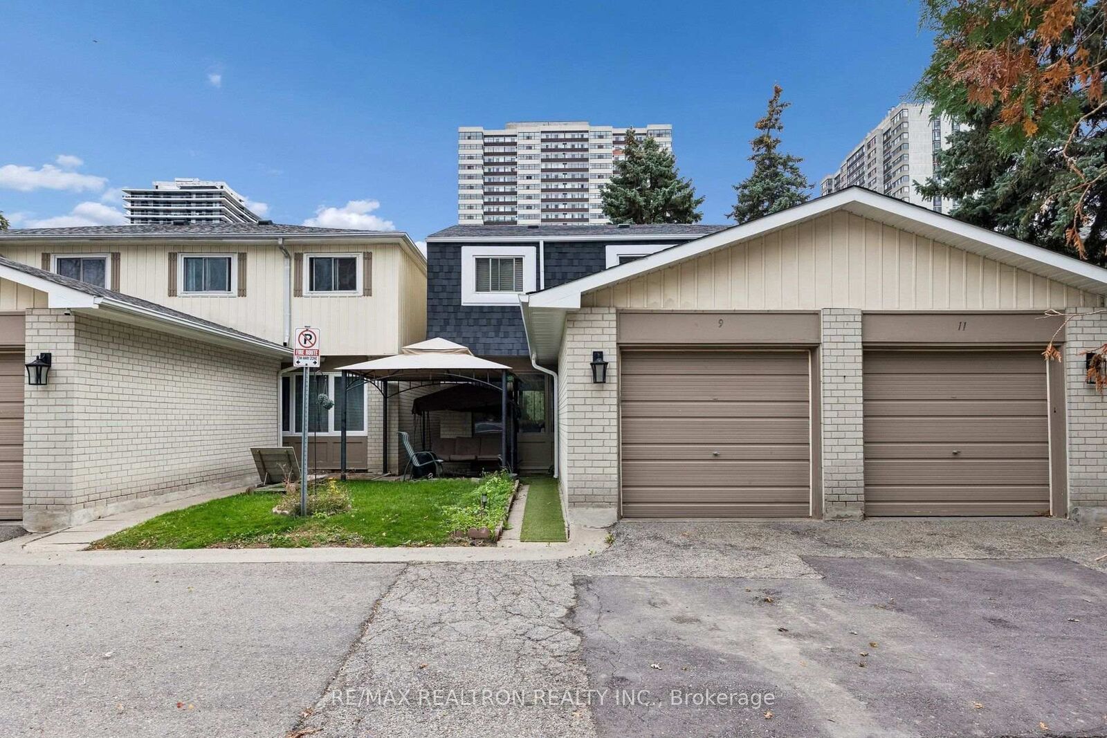 Property Photo:  9 Lime Tree Way 49  ON M2R 3H9 