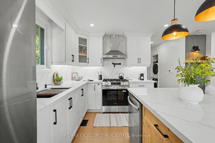 Property Photo:  311 East 14th Street  ON L9A 4C1 