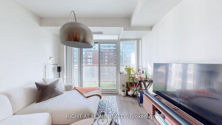 Property Photo:  525 Adelaide Street W 1223  ON M5V 0N7 