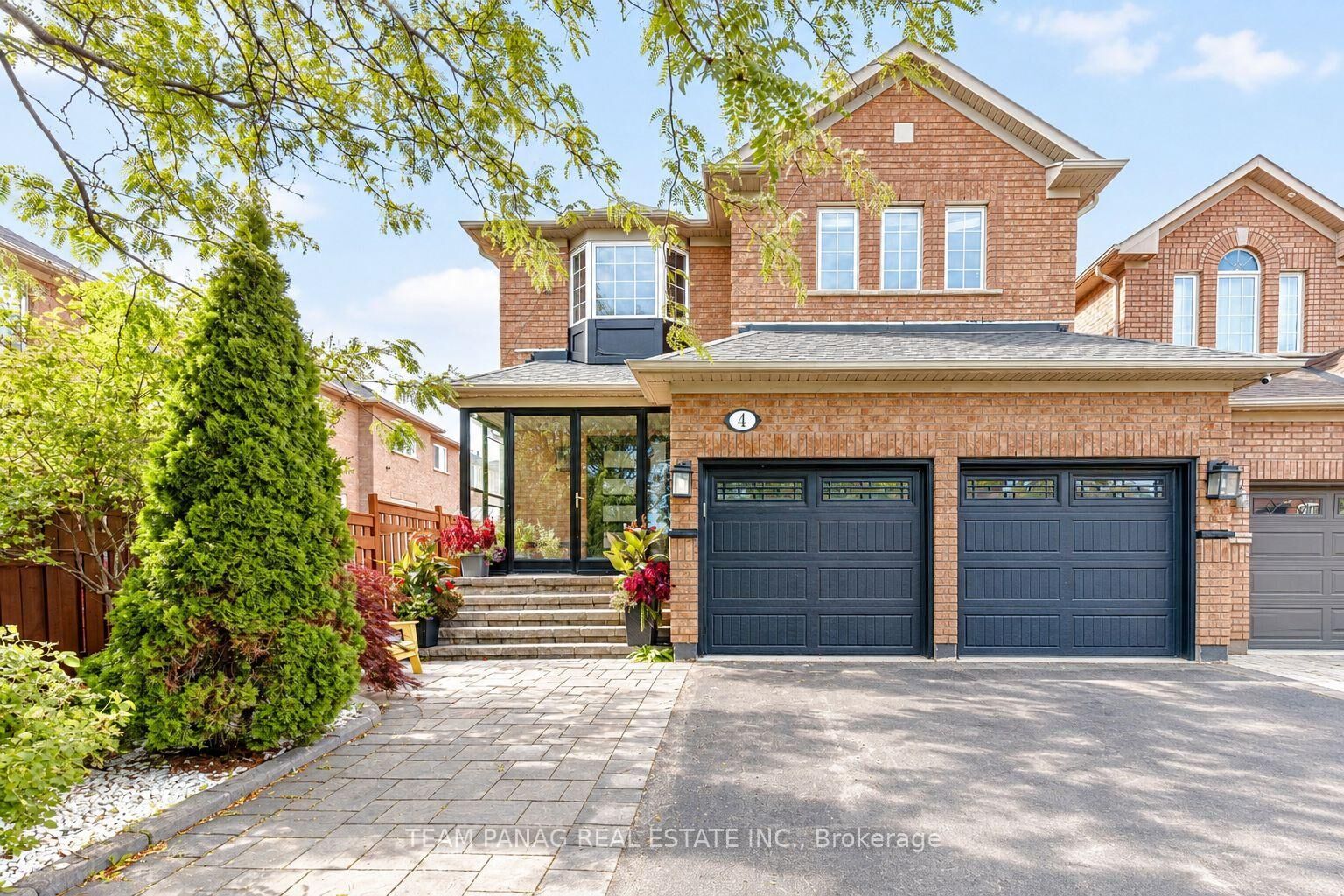 Property Photo: 4 Martineau Road ON L6P 1H2