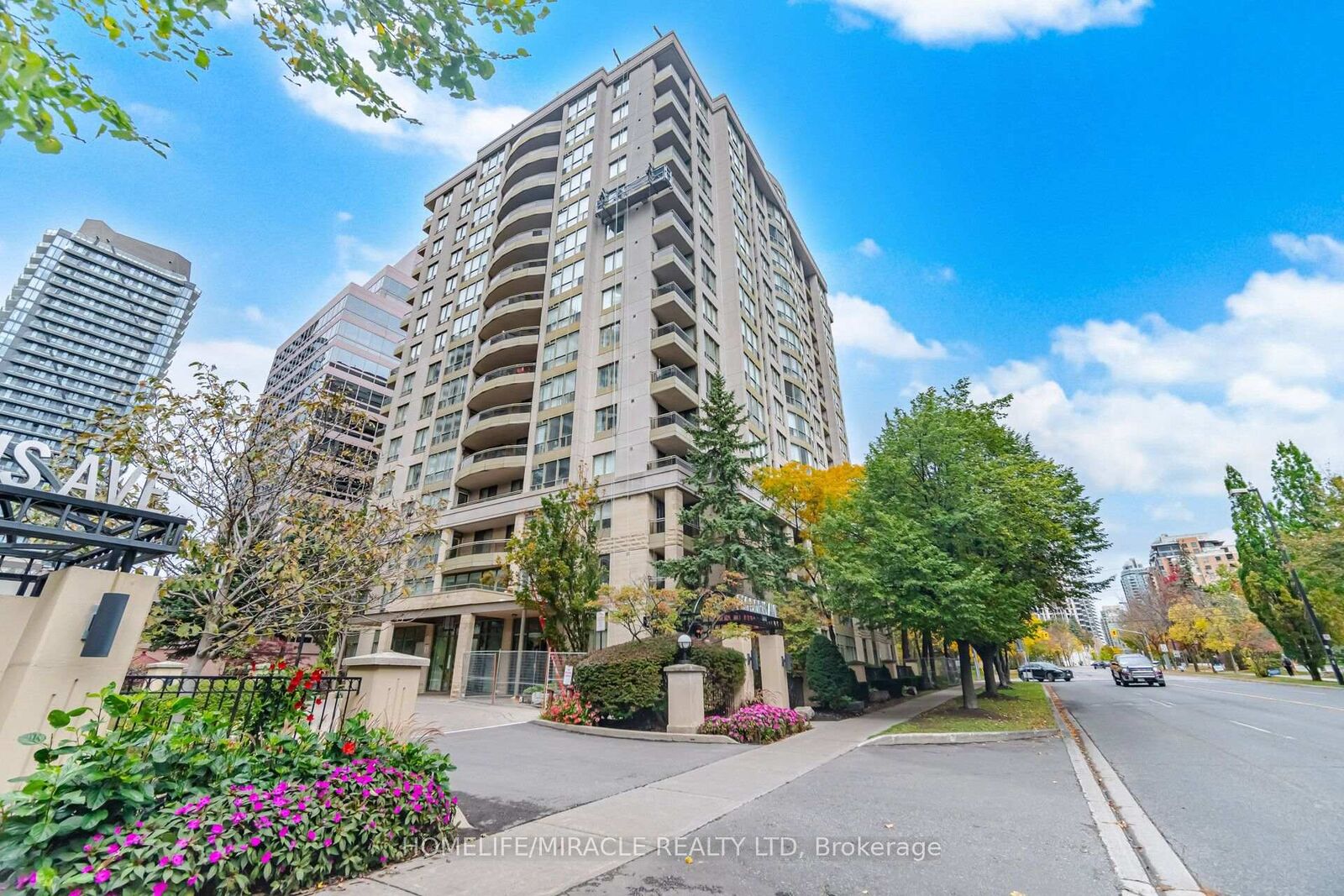 Property Photo:  260 Doris Avenue 301  ON M2N 6X9 