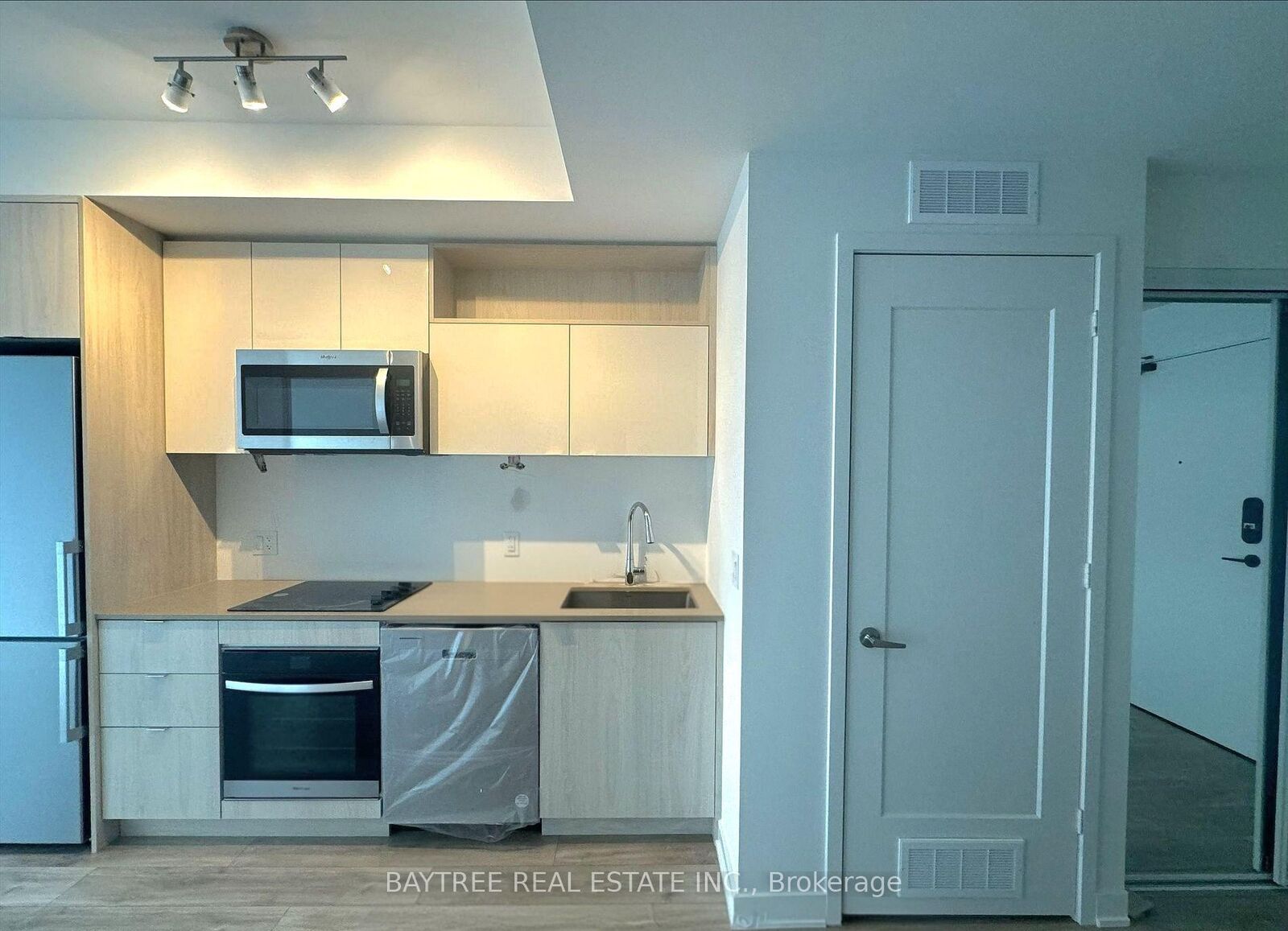 Property Photo:  70 Princess Street 2214  ON M5A 0X6 