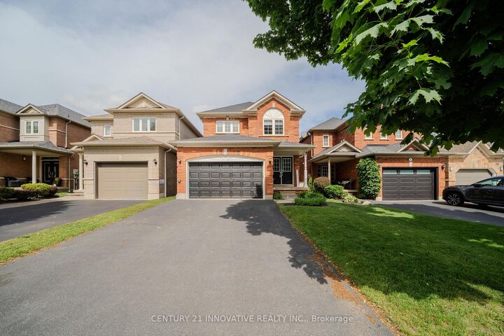 Property Photo:  30 Castle Green Drive  ON L1R 2P9 