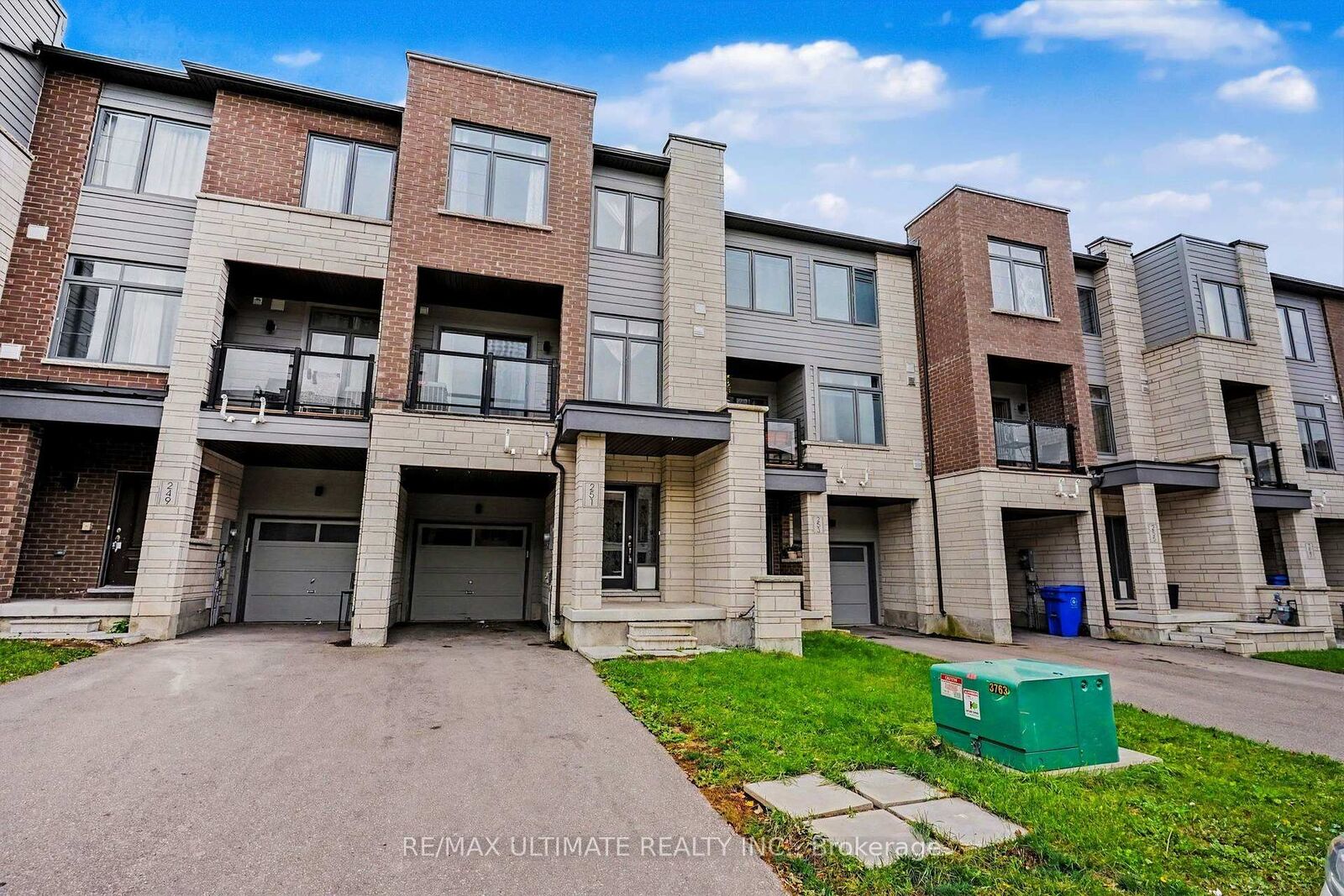 Property Photo:  251 Vivant Street  ON L3X 0K9 