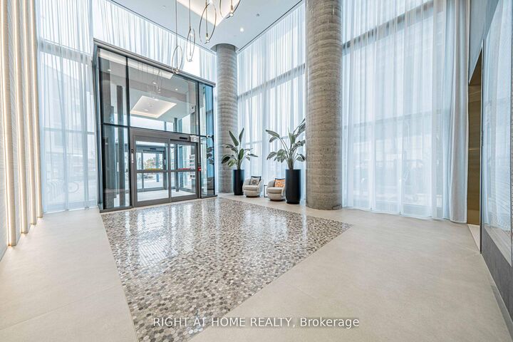 Property Photo:  7890 Jane Street 4209  ON L4K 0K9 