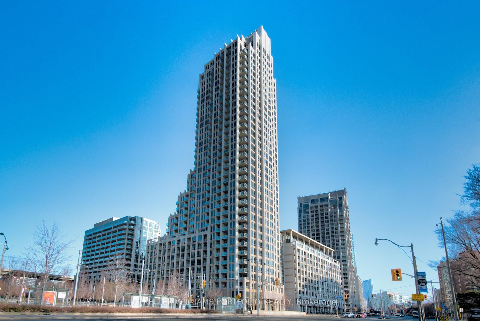 Property Photo:  628 Fleet Street 727  ON M5V 1A8 