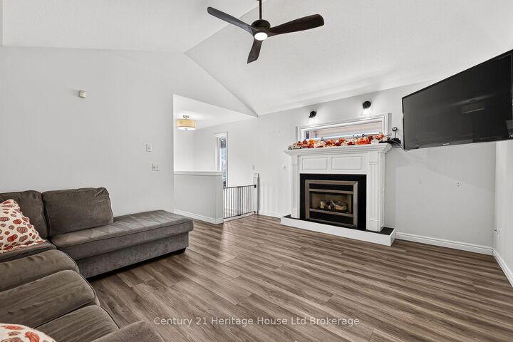 Property Photo:  10 Potters Way  ON N4S 8Z5 