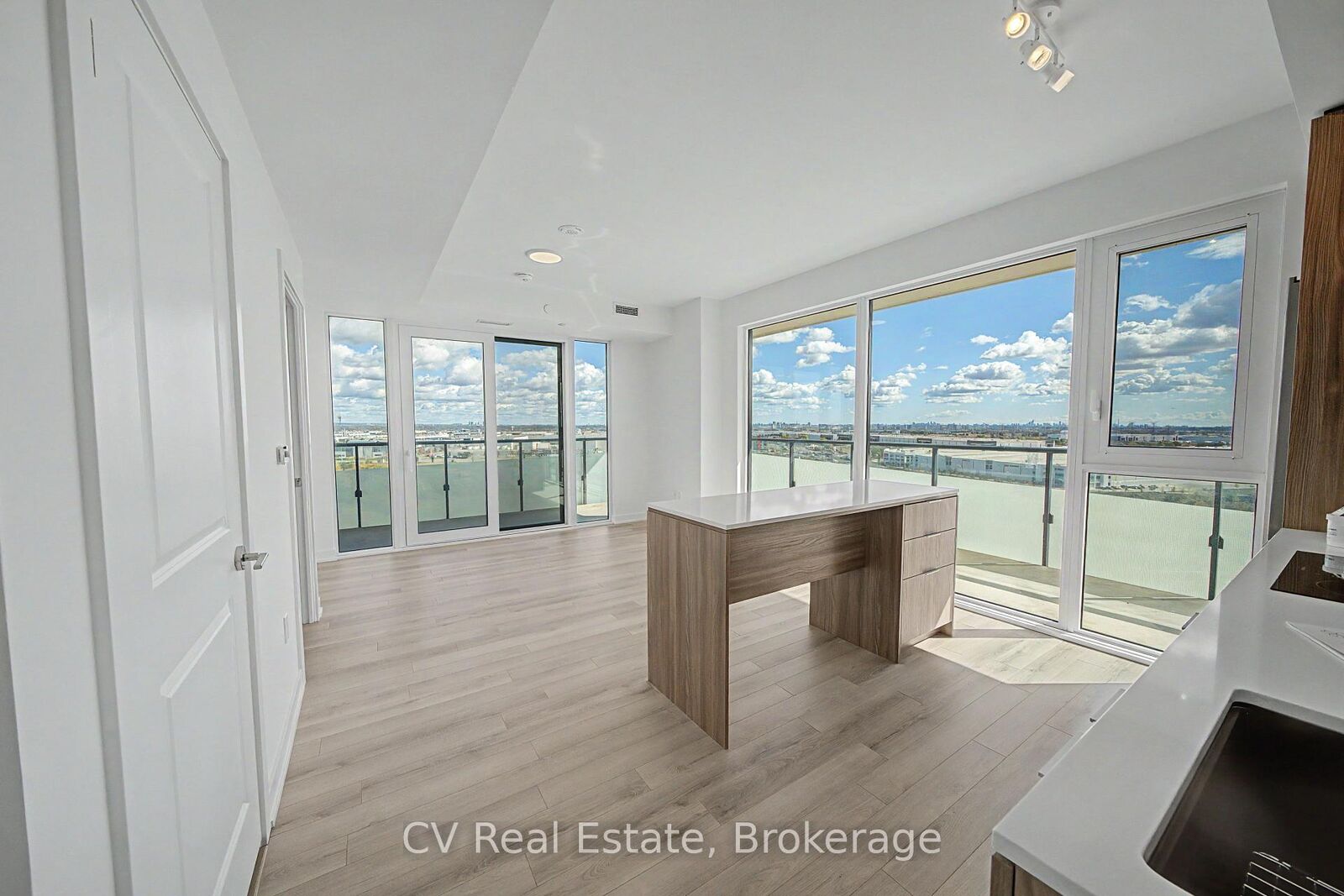 Property Photo: 15 Skyridge Drive 1202 ON L6P 4S3