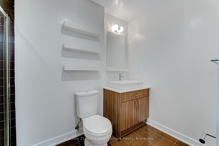 Property Photo:  9205 Yonge Street 210  ON L4C 1V5 