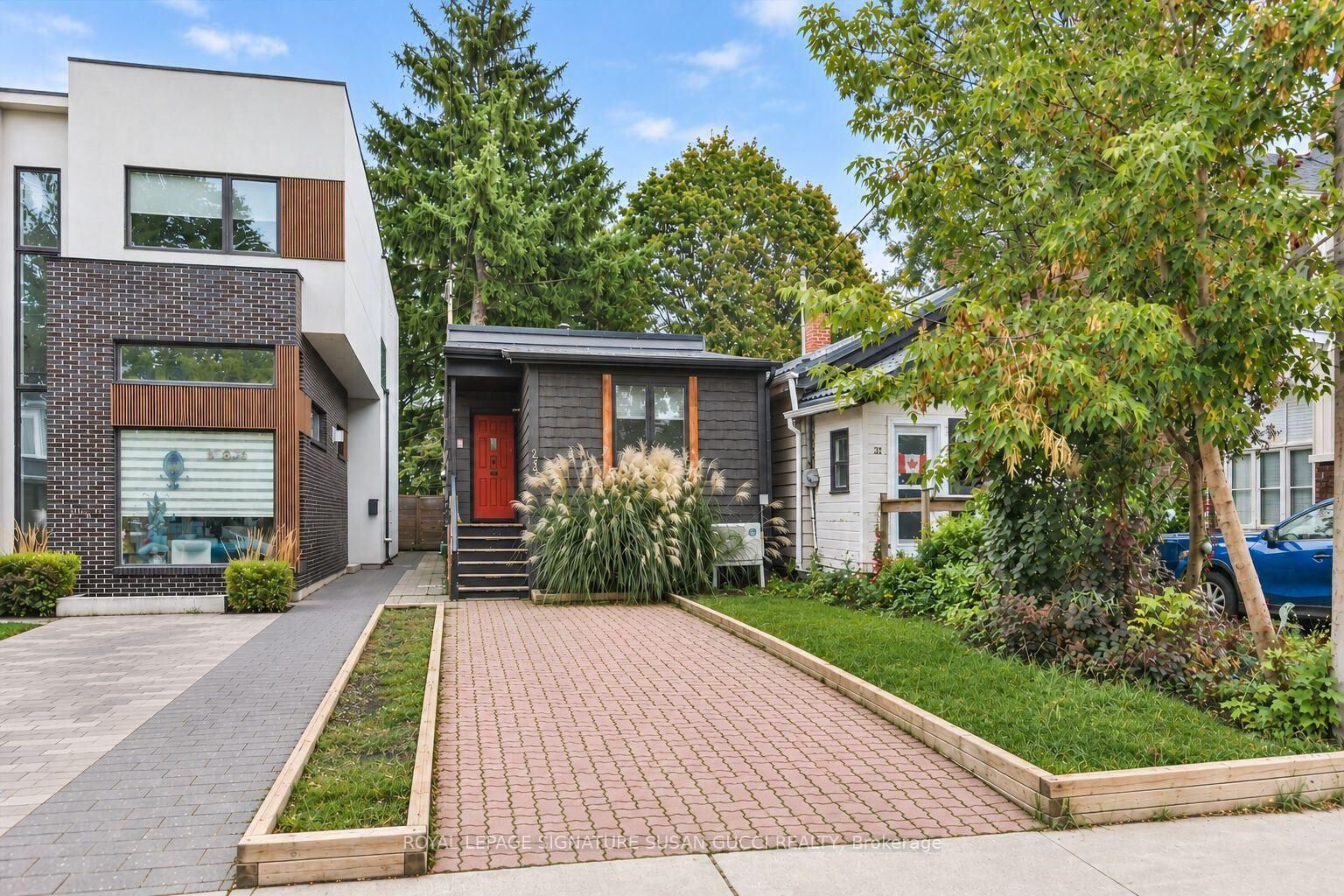 Property Photo:  233 Cedarvale Avenue  ON M4C 4K3 