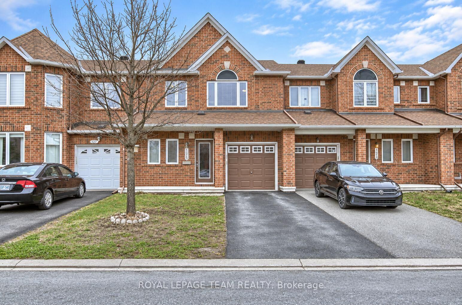 Property Photo:  125 Dunforest Terrace  ON K2J 3V1 
