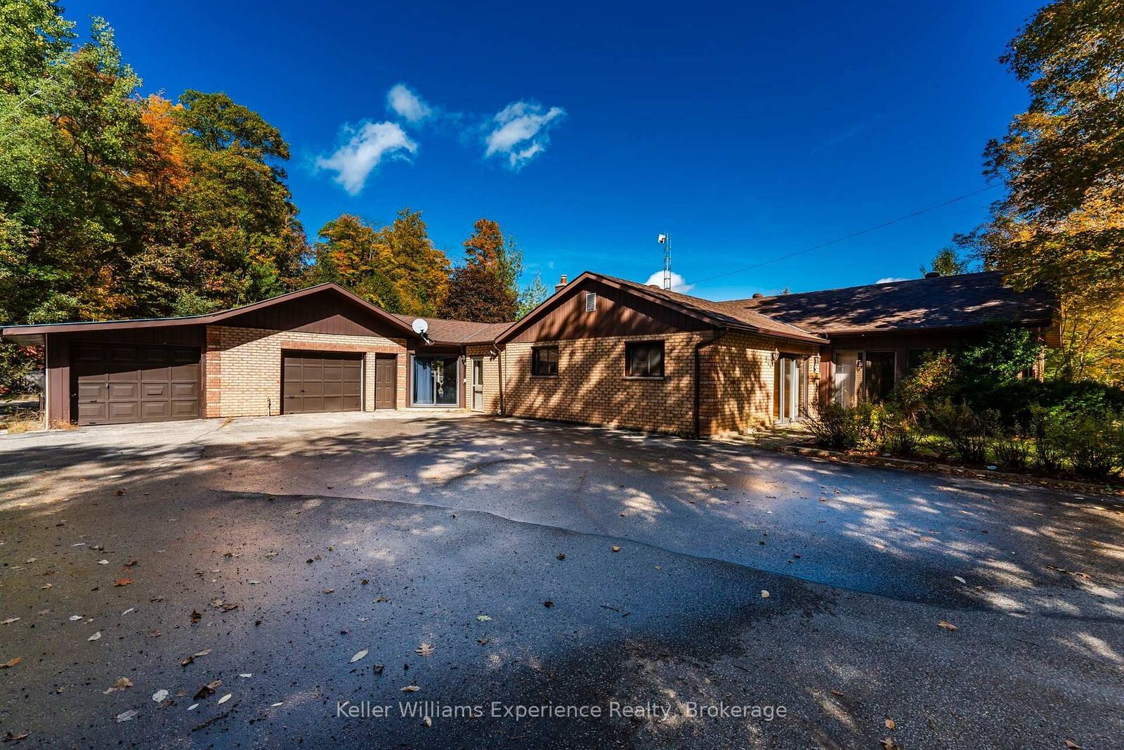 Property Photo:  900 Champlain Road  ON L9M 0E3 