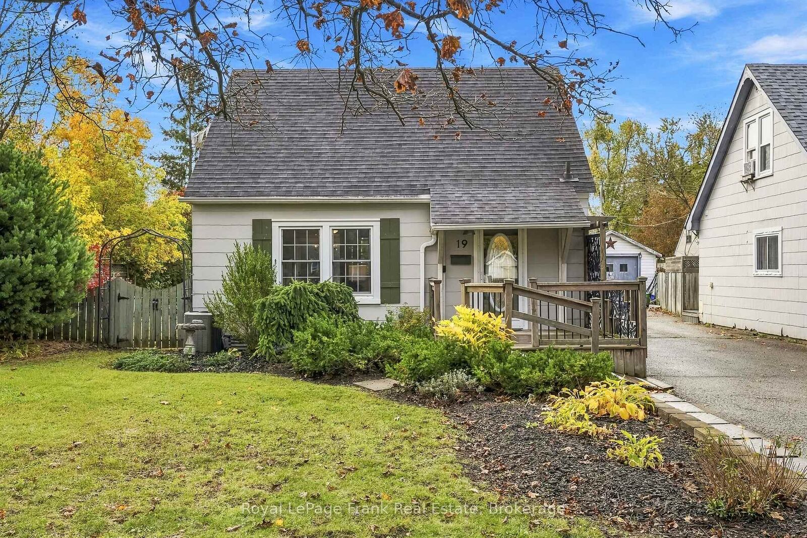 Property Photo: 19 Churchill Crescent ON K9V 3Y7