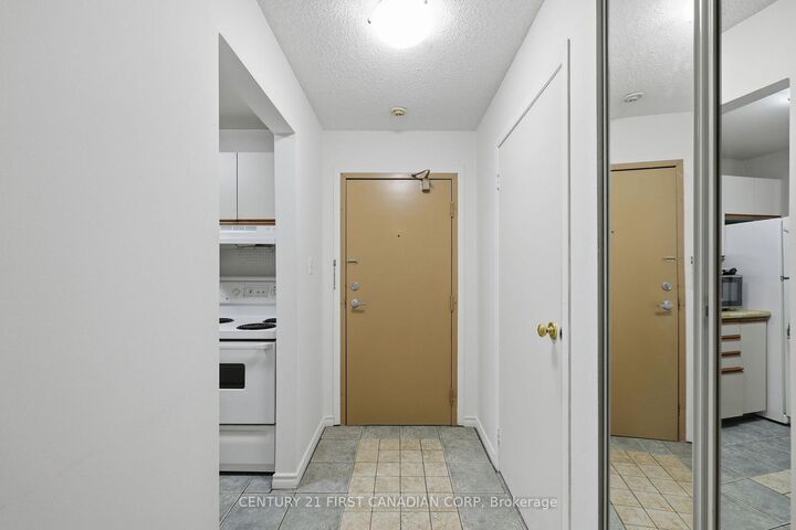Property Photo:  2228 Trafalgar Street 201  ON N5V 4J8 