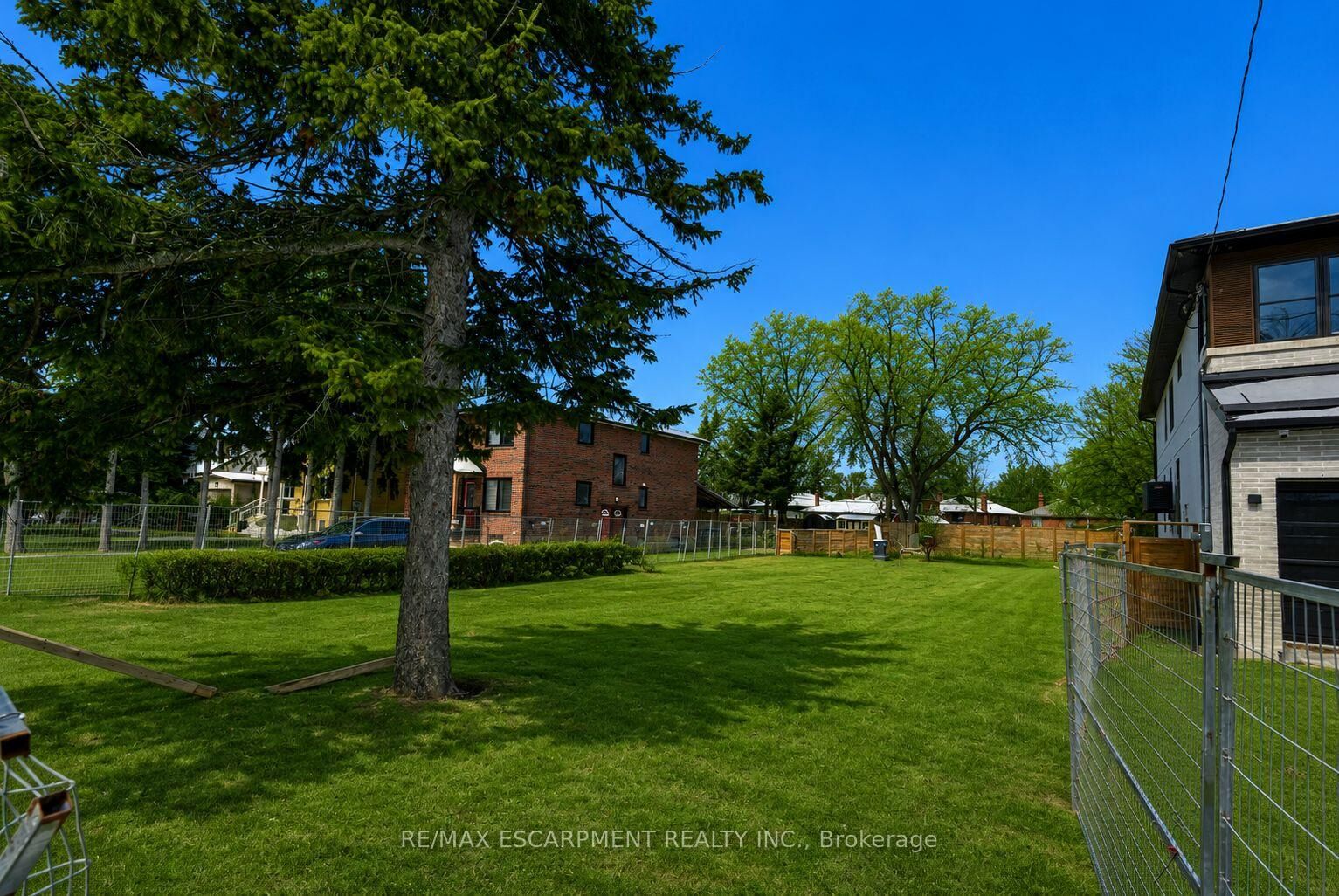 Property Photo:  19A Broadview Avenue  ON L5H 2S8 