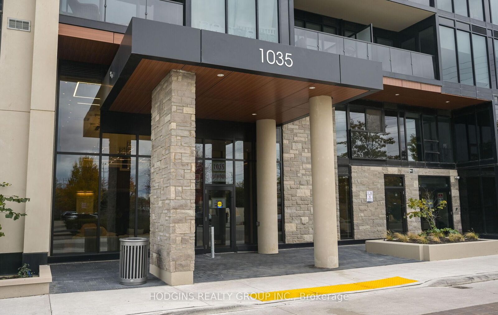 Property Photo:  1035 Southdown Road 1414  ON L5J 0A2 