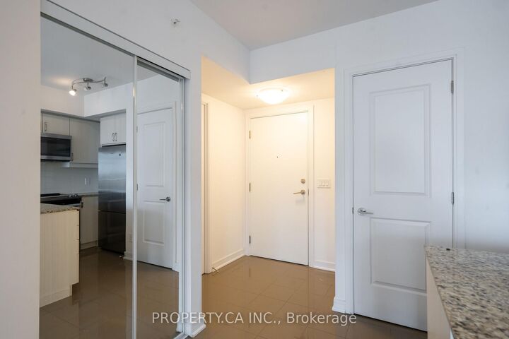 Property Photo:  9205 Yonge Street S 1210  ON L4C 1V5 