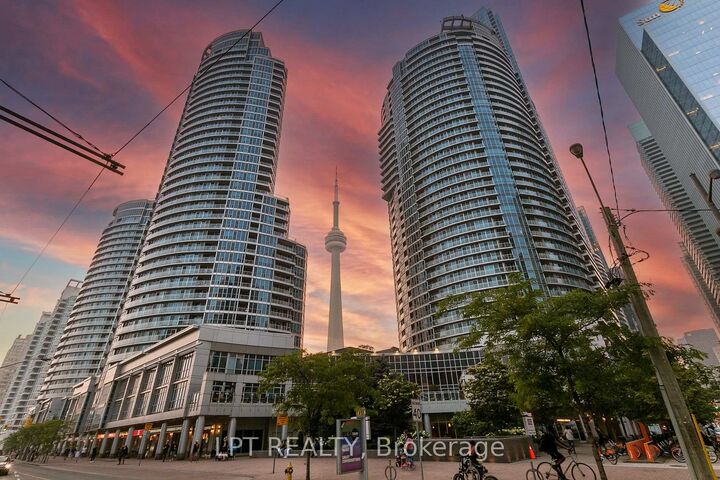 Property Photo:  208 Queens Quay W 2604  ON M5J 2Y5 
