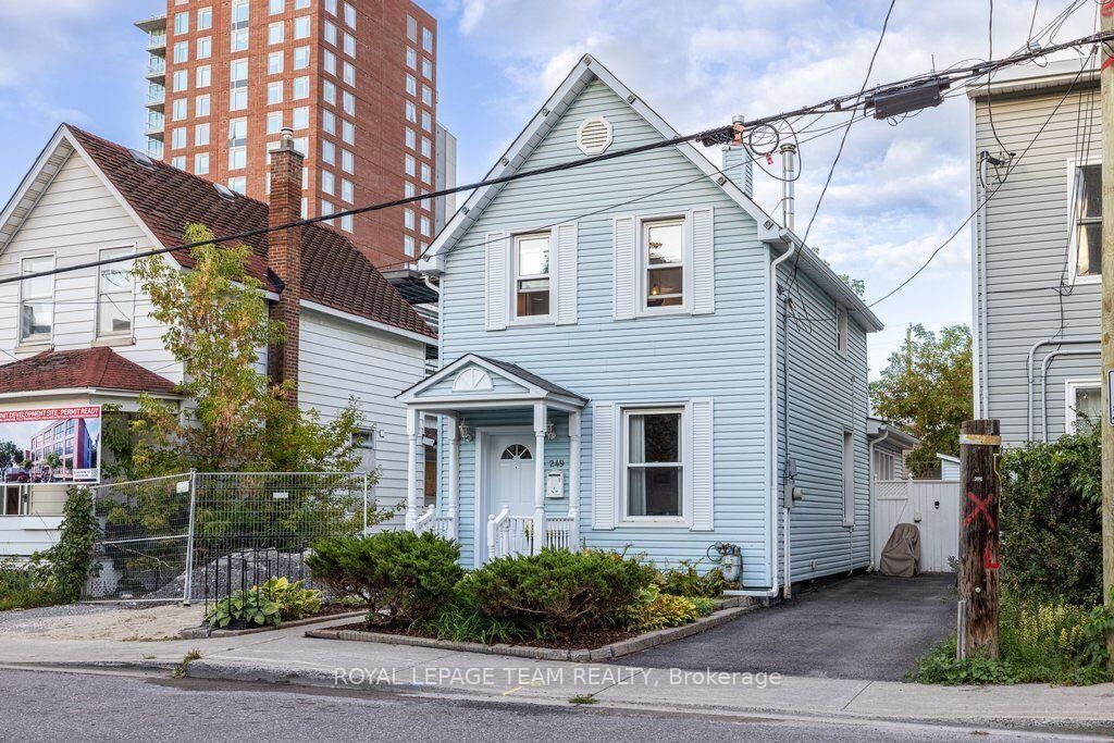 Property Photo:  249 Hinchey Avenue  ON K1Y 1L9 