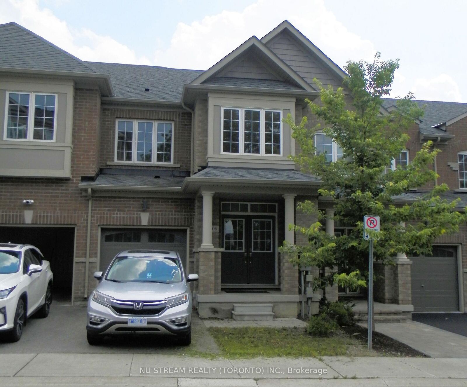 Property Photo:  208 Harding Park Street  ON L3Y 0E3 