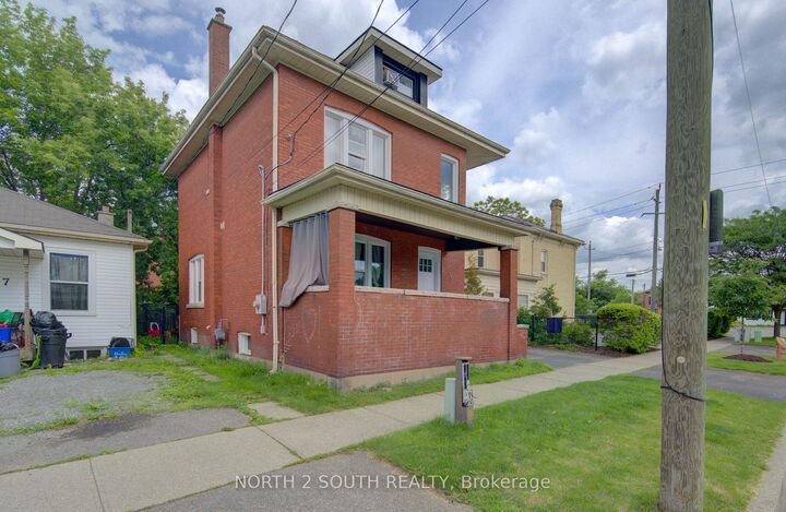 Property Photo: 5 Fleet Street ON N3T 3S8