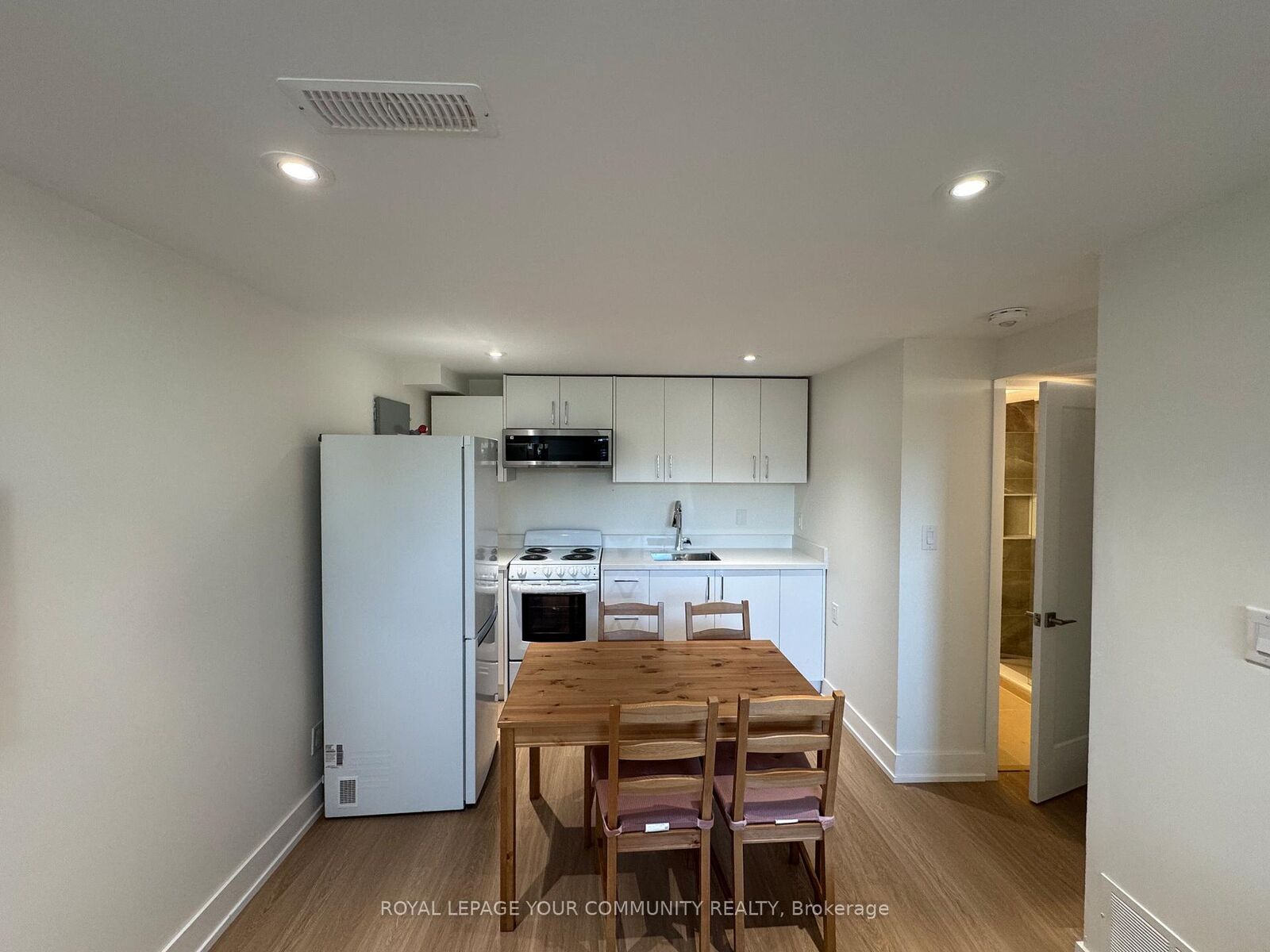 Property Photo:  145 Harrison Drive Lower 1  ON L3Y 4P5 