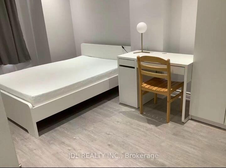 Property Photo: 16 Ross St Street Masterbedroom 2nd Floor ON M5T 1Z9