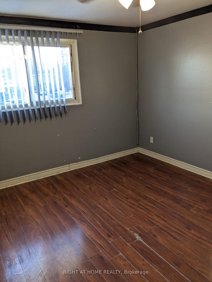 Property Photo:  529 Parkview Crescent 12  ON N3H 4Z9 