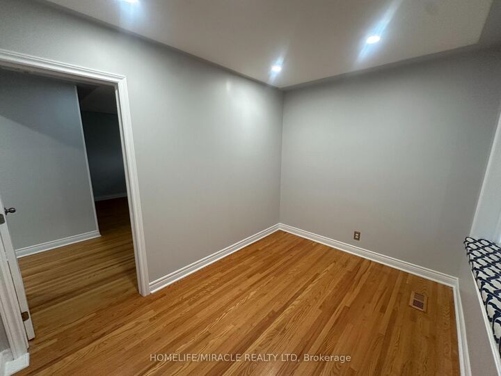 Property Photo:  88 Maywood Road  ON N2C 2A4 