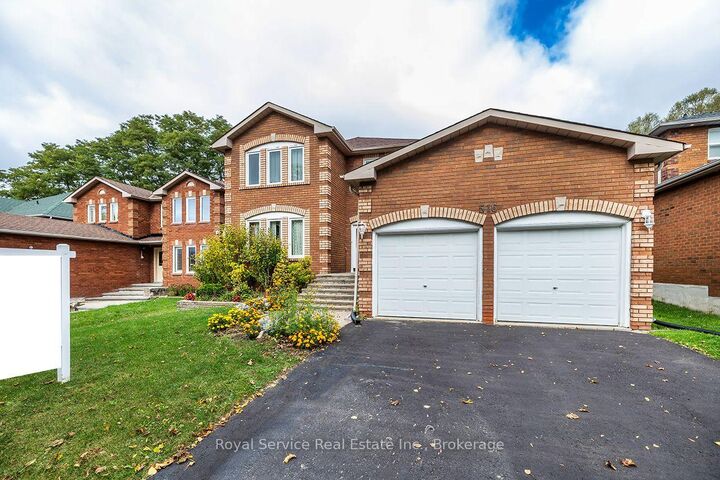 Property Photo:  516 Palmtree Crescent  ON L1K 2H2 