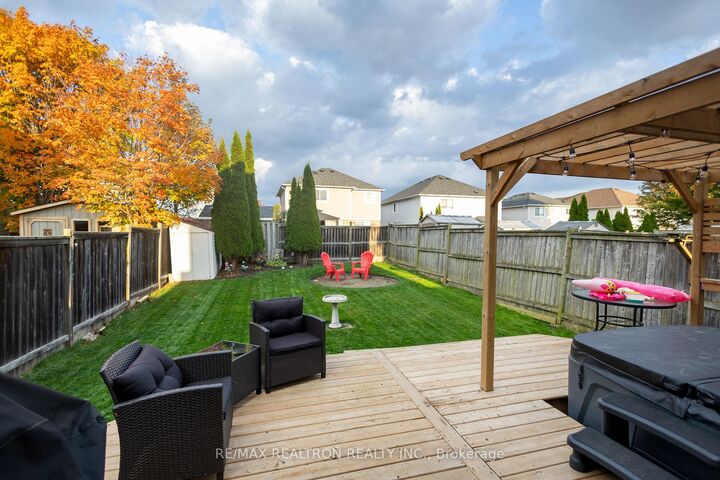 Property Photo:  119 William Cowles Drive  ON L1C 0E3 