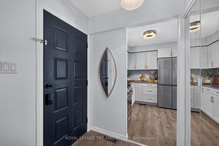 Property Photo:  38 Caprice Crescent  ON N5V 3M2 