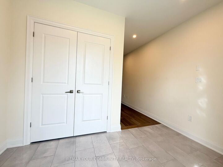 Property Photo:  22 Upbound Court  ON L9N 0W1 